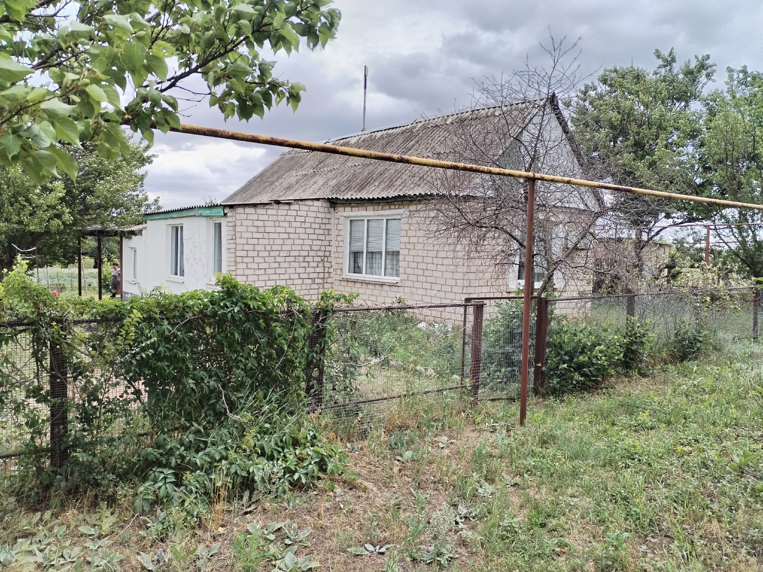 Продам
Краснодонский район, с. Власовка.
Индивидуальное отопление, пластиковые окна, кондиционер, вода скважина /станция, имеются хозпостройки, удобст...