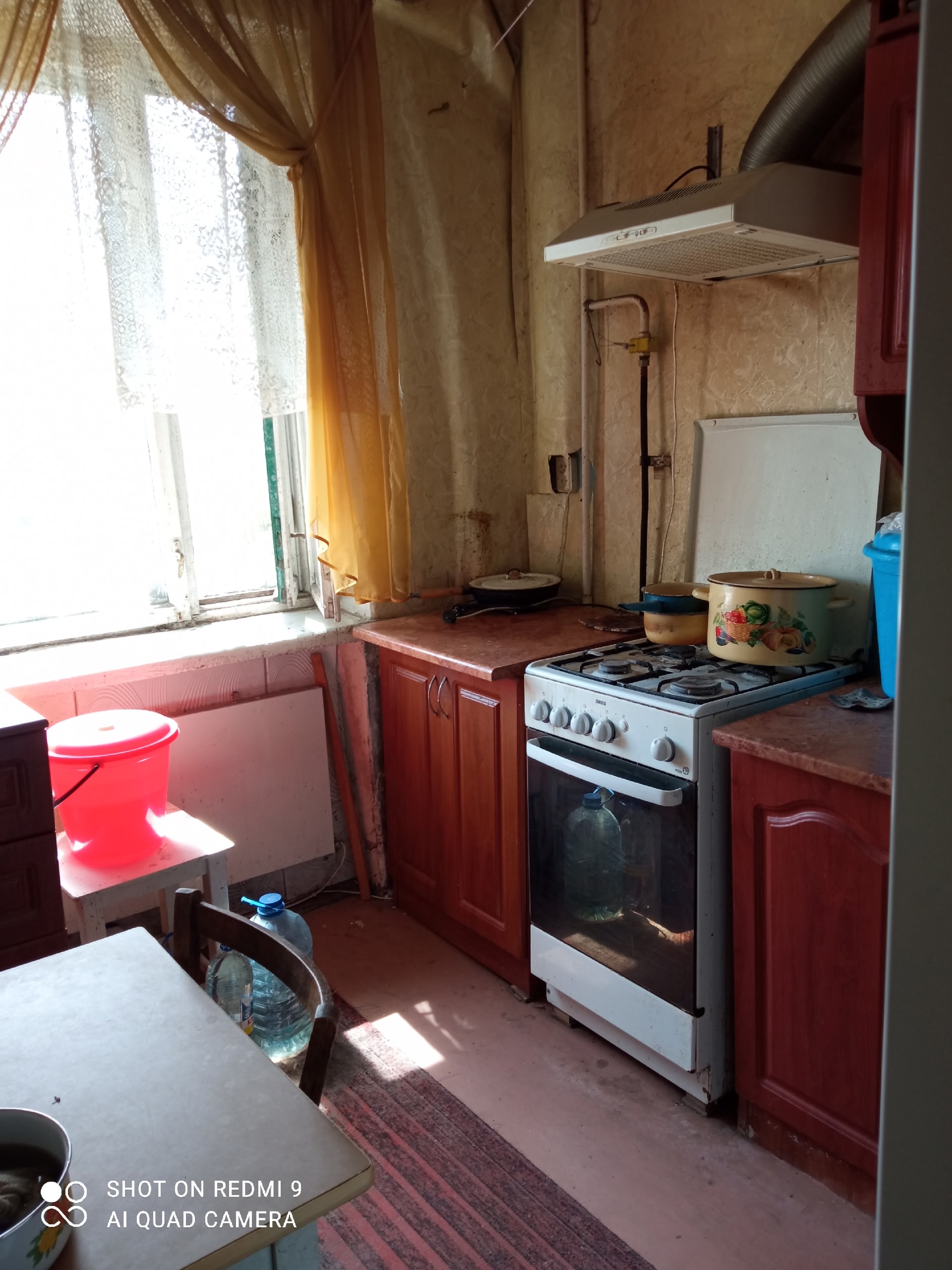 Продам однокомнатную квартиру с большой площадью 39.8 кв метров по ул Вольного 9 ( возле самолета). 8 этаж, лифт работает, крыша новая. 1989 год постройки дома. Кирпичный. Отопление электро. Быстрый выход на сделку, документы подготовлены. Долгов нет, квартира в Росреестре. В доме находится банк спб, рядом ма...